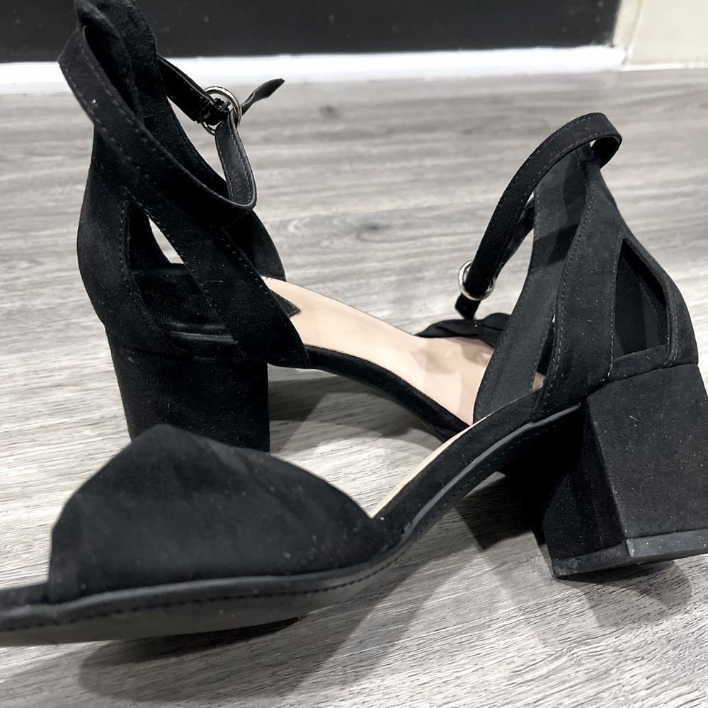 Low heel open toe, can still look amazing with style with out the foot fatigue ✨